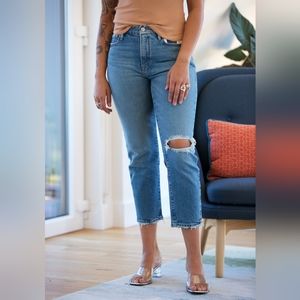 Good American Petite Girlfriend distressed jeans NWT